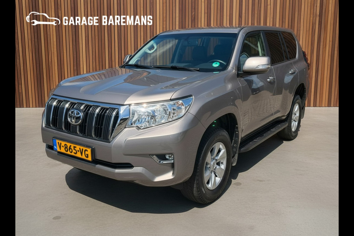 Toyota Land Cruiser 2.8 D-4D-F Challenger Window Van BEARLOCK