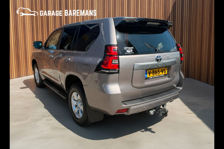 Toyota Land Cruiser 2.8 D-4D-F Challenger Window Van BEARLOCK