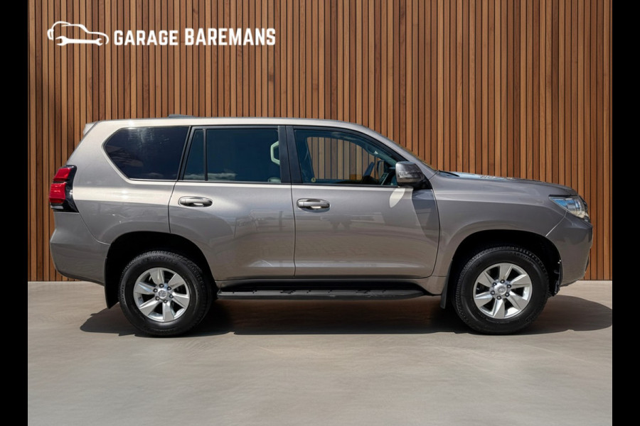 Toyota Land Cruiser 2.8 D-4D-F Challenger Window Van BEARLOCK