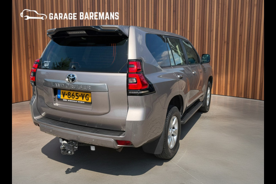 Toyota Land Cruiser 2.8 D-4D-F Challenger Window Van BEARLOCK