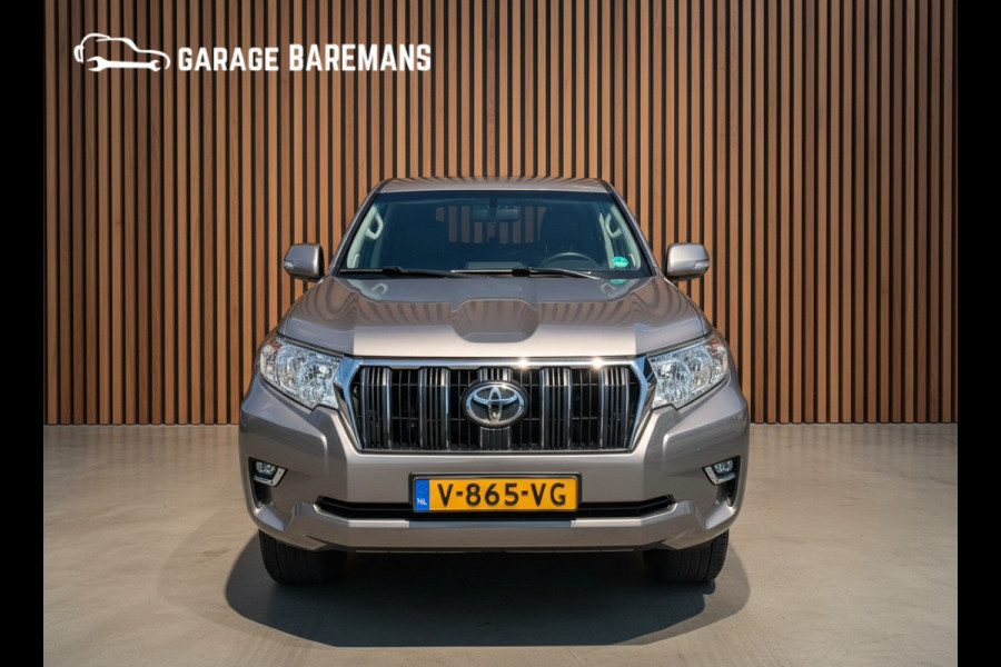 Toyota Land Cruiser 2.8 D-4D-F Challenger Window Van BEARLOCK