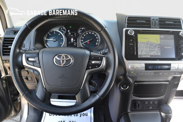 Toyota Land Cruiser 2.8 D-4D-F Challenger Window Van BEARLOCK