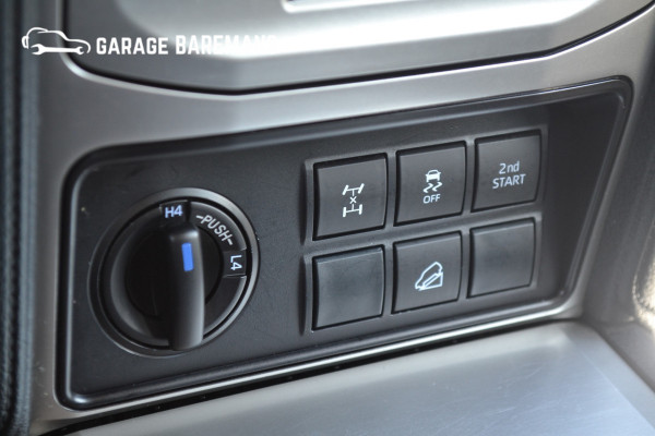 Toyota Land Cruiser 2.8 D-4D-F Challenger Window Van BEARLOCK