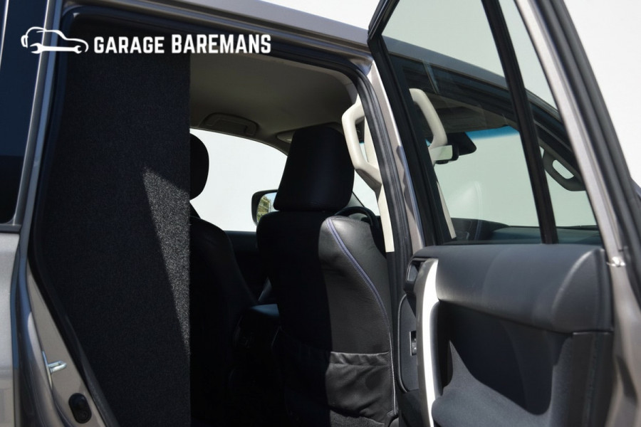 Toyota Land Cruiser 2.8 D-4D-F Challenger Window Van BEARLOCK