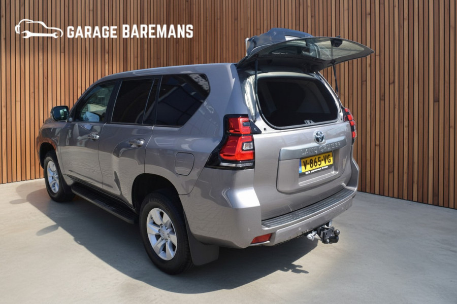 Toyota Land Cruiser 2.8 D-4D-F Challenger Window Van BEARLOCK