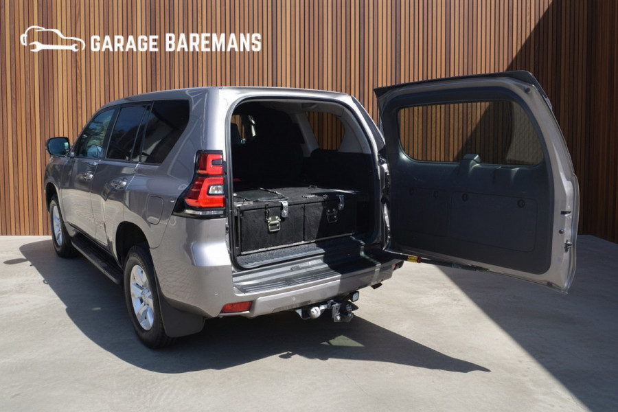Toyota Land Cruiser 2.8 D-4D-F Challenger Window Van BEARLOCK