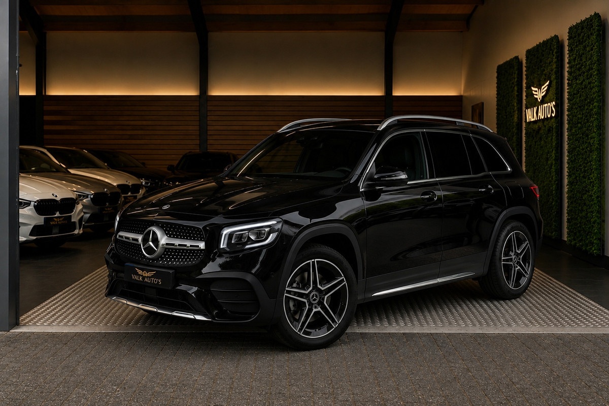 Mercedes-Benz Glb 200 Premium Plus AMG - Memory - Keyless - 360 Camera - Panoramadak - Leer