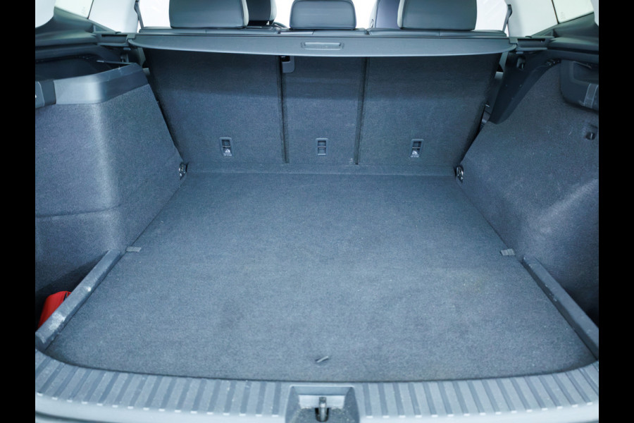 Volkswagen Tayron 1.5 eHybrid Elegance Business | IQ Led | Elec. trekhaak | Stoel- & Stuur verw. | 18" LMV | Elec. achterklep | Navigatie, Travel assist, Geluidswerend glas, All season banden