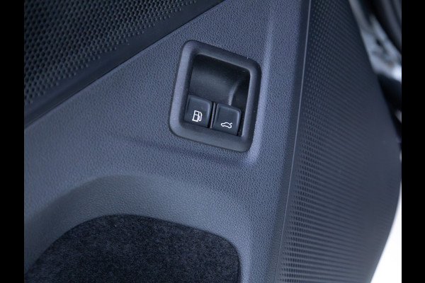 Volkswagen Tayron 1.5 eHybrid Elegance Business | IQ Led | Elec. trekhaak | Stoel- & Stuur verw. | 18" LMV | Elec. achterklep | Navigatie, Travel assist, Geluidswerend glas, All season banden