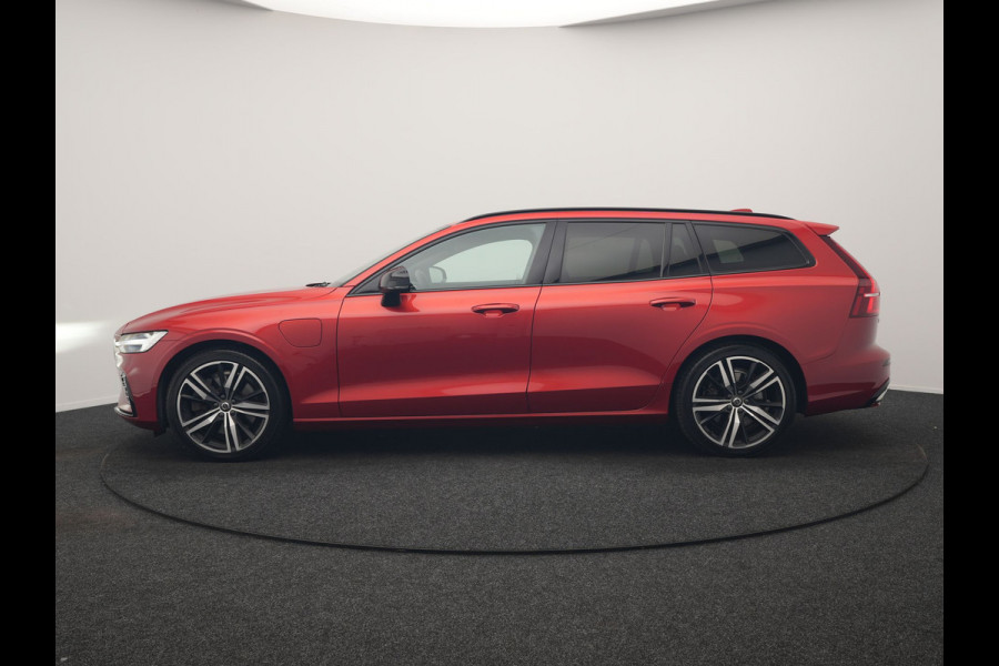 Volvo V60 T6 Recharge AWD R-Design PHEV 340pk Dealer O.H | Trehaak Af Fabriek | Camera | Lederen Sportstoelen Memory & Verwarmd | Cruise Control | Pilot Assist | Apple Carplay | Keyless | Stuurverwarming | Virtual | Navigatie | DAB | 19"L.M | Plug In Hybrid |