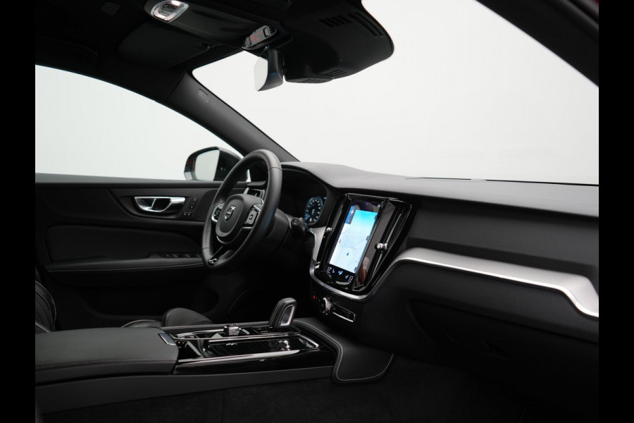 Volvo V60 T6 Recharge AWD R-Design PHEV 340pk Dealer O.H | Trehaak Af Fabriek | Camera | Lederen Sportstoelen Memory & Verwarmd | Cruise Control | Pilot Assist | Apple Carplay | Keyless | Stuurverwarming | Virtual | Navigatie | DAB | 19"L.M | Plug In Hybrid |