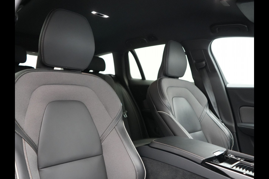 Volvo V60 T6 Recharge AWD R-Design PHEV 340pk Dealer O.H | Trehaak Af Fabriek | Camera | Lederen Sportstoelen Memory & Verwarmd | Cruise Control | Pilot Assist | Apple Carplay | Keyless | Stuurverwarming | Virtual | Navigatie | DAB | 19"L.M | Plug In Hybrid |