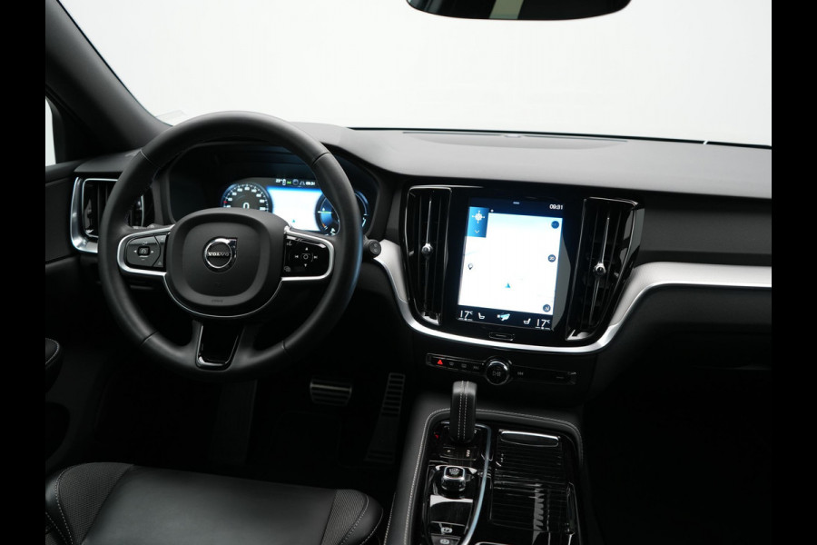 Volvo V60 T6 Recharge AWD R-Design PHEV 340pk Dealer O.H | Trehaak Af Fabriek | Camera | Lederen Sportstoelen Memory & Verwarmd | Cruise Control | Pilot Assist | Apple Carplay | Keyless | Stuurverwarming | Virtual | Navigatie | DAB | 19"L.M | Plug In Hybrid |