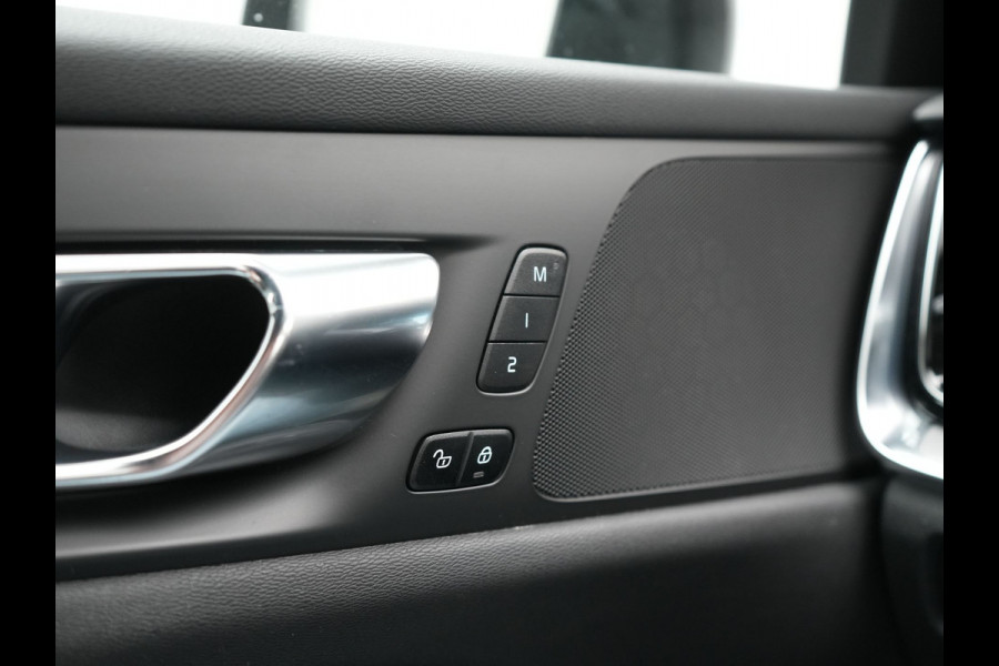 Volvo V60 T6 Recharge AWD R-Design PHEV 340pk Dealer O.H | Trehaak Af Fabriek | Camera | Lederen Sportstoelen Memory & Verwarmd | Cruise Control | Pilot Assist | Apple Carplay | Keyless | Stuurverwarming | Virtual | Navigatie | DAB | 19"L.M | Plug In Hybrid |