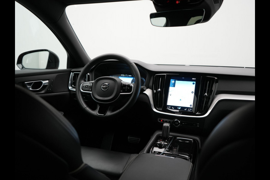 Volvo V60 T6 Recharge AWD R-Design PHEV 340pk Dealer O.H | Trehaak Af Fabriek | Camera | Lederen Sportstoelen Memory & Verwarmd | Cruise Control | Pilot Assist | Apple Carplay | Keyless | Stuurverwarming | Virtual | Navigatie | DAB | 19"L.M | Plug In Hybrid |