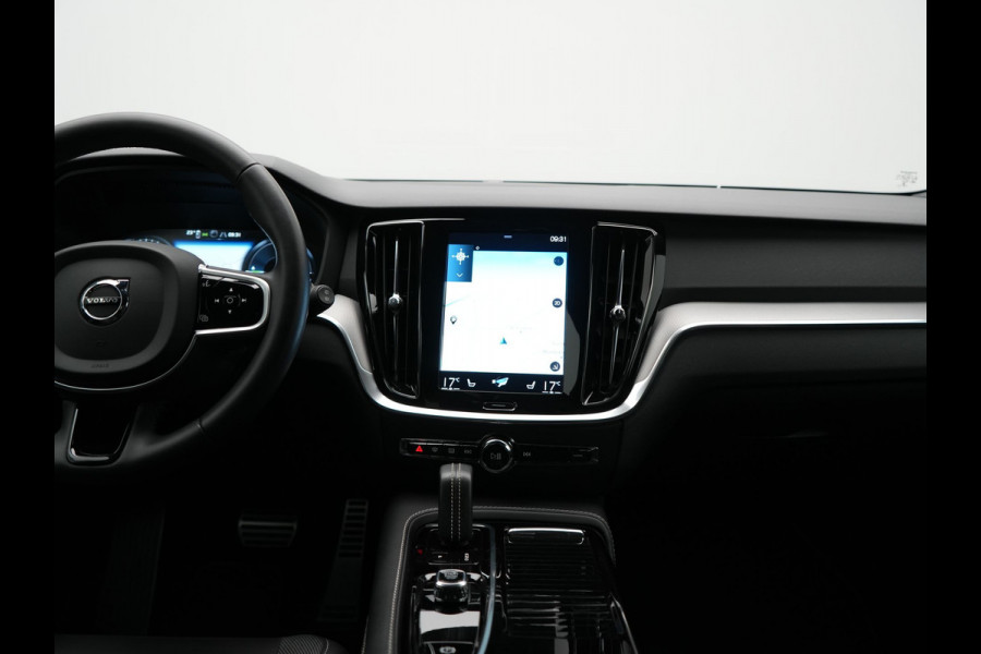 Volvo V60 T6 Recharge AWD R-Design PHEV 340pk Dealer O.H | Trehaak Af Fabriek | Camera | Lederen Sportstoelen Memory & Verwarmd | Cruise Control | Pilot Assist | Apple Carplay | Keyless | Stuurverwarming | Virtual | Navigatie | DAB | 19"L.M | Plug In Hybrid |