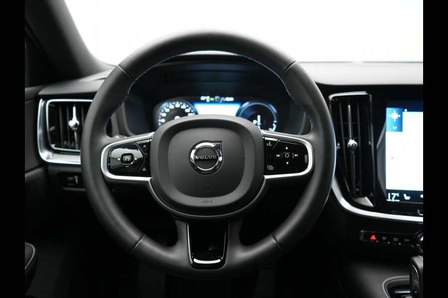 Volvo V60 T6 Recharge AWD R-Design PHEV 340pk Dealer O.H | Trehaak Af Fabriek | Camera | Lederen Sportstoelen Memory & Verwarmd | Cruise Control | Pilot Assist | Apple Carplay | Keyless | Stuurverwarming | Virtual | Navigatie | DAB | 19"L.M | Plug In Hybrid |