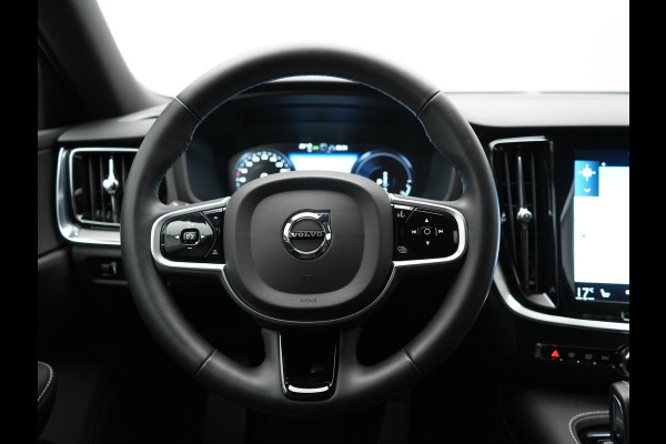 Volvo V60 T6 Recharge AWD R-Design PHEV 340pk Dealer O.H | Trehaak Af Fabriek | Camera | Lederen Sportstoelen Memory & Verwarmd | Cruise Control | Pilot Assist | Apple Carplay | Keyless | Stuurverwarming | Virtual | Navigatie | DAB | 19"L.M | Plug In Hybrid |