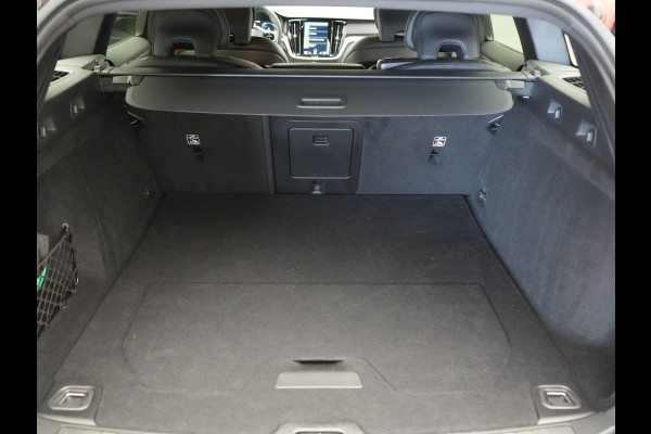 Volvo V60 T6 Recharge AWD R-Design PHEV 340pk Dealer O.H | Trehaak Af Fabriek | Camera | Lederen Sportstoelen Memory & Verwarmd | Cruise Control | Pilot Assist | Apple Carplay | Keyless | Stuurverwarming | Virtual | Navigatie | DAB | 19"L.M | Plug In Hybrid |