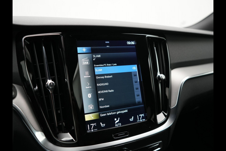 Volvo V60 T6 Recharge AWD R-Design PHEV 340pk Dealer O.H | Trehaak Af Fabriek | Camera | Lederen Sportstoelen Memory & Verwarmd | Cruise Control | Pilot Assist | Apple Carplay | Keyless | Stuurverwarming | Virtual | Navigatie | DAB | 19"L.M | Plug In Hybrid |