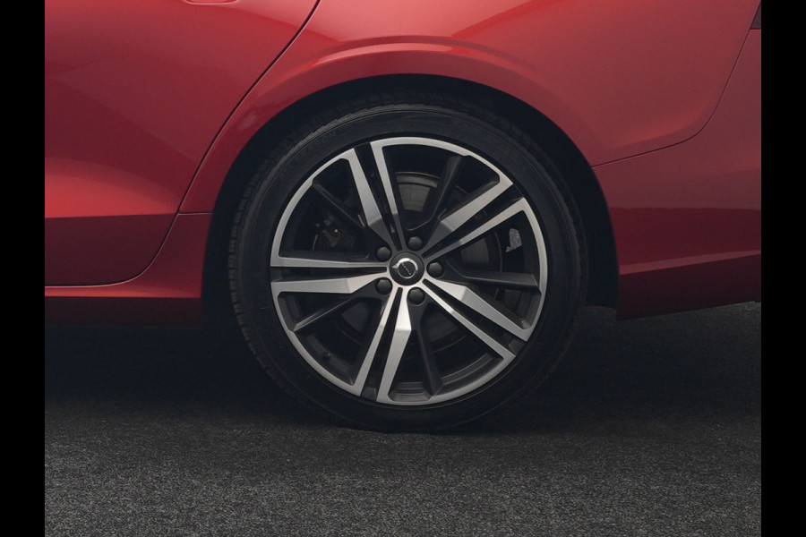 Volvo V60 T6 Recharge AWD R-Design PHEV 340pk Dealer O.H | Trehaak Af Fabriek | Camera | Lederen Sportstoelen Memory & Verwarmd | Cruise Control | Pilot Assist | Apple Carplay | Keyless | Stuurverwarming | Virtual | Navigatie | DAB | 19"L.M | Plug In Hybrid |