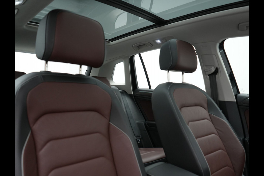 Volkswagen Tiguan 1.4 TSI eHybrid Elegance PHEV 245pk Dealer O.H | Trekhaak Af Fabriek | Panodak | Adaptive Cruise | IQ Light | 360 Camera | Lederen Sportstoelen Memory & Verwarmd | Travel Assist | Apple Carplay | Keyless | Stuurverwarming | BLIS | Virtual | Navigatie | DAB | 18"L.M | Plug In Hybrid |