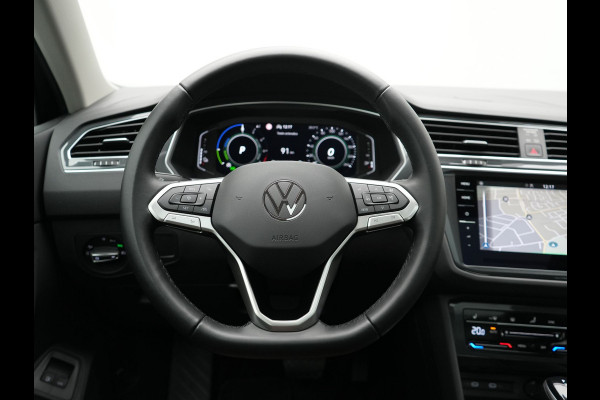Volkswagen Tiguan 1.4 TSI eHybrid Elegance PHEV 245pk Dealer O.H | Trekhaak Af Fabriek | Panodak | Adaptive Cruise | IQ Light | 360 Camera | Lederen Sportstoelen Memory & Verwarmd | Travel Assist | Apple Carplay | Keyless | Stuurverwarming | BLIS | Virtual | Navigatie | DAB | 18"L.M | Plug In Hybrid |