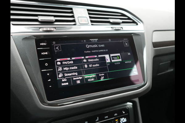 Volkswagen Tiguan 1.4 TSI eHybrid Elegance PHEV 245pk Dealer O.H | Trekhaak Af Fabriek | Panodak | Adaptive Cruise | IQ Light | 360 Camera | Lederen Sportstoelen Memory & Verwarmd | Travel Assist | Apple Carplay | Keyless | Stuurverwarming | BLIS | Virtual | Navigatie | DAB | 18"L.M | Plug In Hybrid |