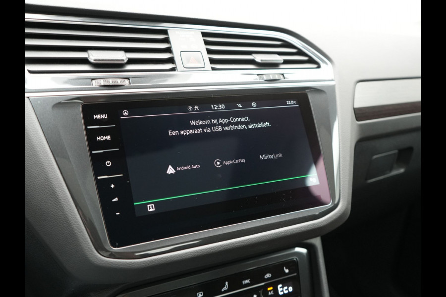 Volkswagen Tiguan 1.4 TSI eHybrid Elegance PHEV 245pk Dealer O.H | Trekhaak Af Fabriek | Panodak | Adaptive Cruise | IQ Light | 360 Camera | Lederen Sportstoelen Memory & Verwarmd | Travel Assist | Apple Carplay | Keyless | Stuurverwarming | BLIS | Virtual | Navigatie | DAB | 18"L.M | Plug In Hybrid |