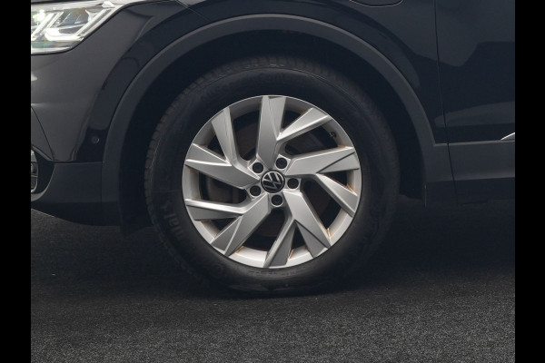 Volkswagen Tiguan 1.4 TSI eHybrid Elegance PHEV 245pk Dealer O.H | Trekhaak Af Fabriek | Panodak | Adaptive Cruise | IQ Light | 360 Camera | Lederen Sportstoelen Memory & Verwarmd | Travel Assist | Apple Carplay | Keyless | Stuurverwarming | BLIS | Virtual | Navigatie | DAB | 18"L.M | Plug In Hybrid |