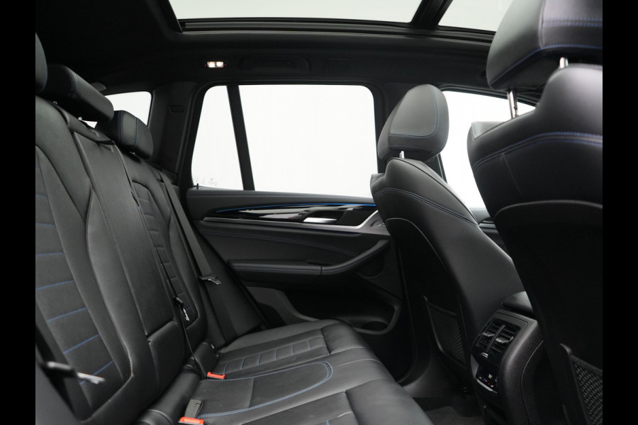 BMW X3 xDrive30e M Sport PHEV 293pk | Trekhaak Afn. | Panodak | Head Up | Camera | Lederen Sportstoelen Memory & Verwarmd | Adaptive LED | Sfeerverlichting | Blis | Keyless | Navigatie | 19"L.M | Plug In Hybrid |