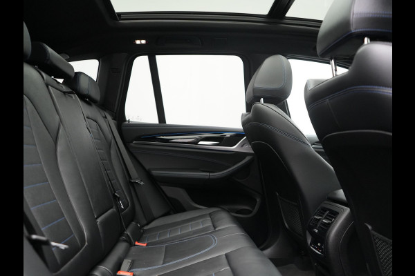 BMW X3 xDrive30e M Sport PHEV 293pk | Trekhaak Afn. | Panodak | Head Up | Camera | Lederen Sportstoelen Memory & Verwarmd | Adaptive LED | Sfeerverlichting | Blis | Keyless | Navigatie | 19"L.M | Plug In Hybrid |