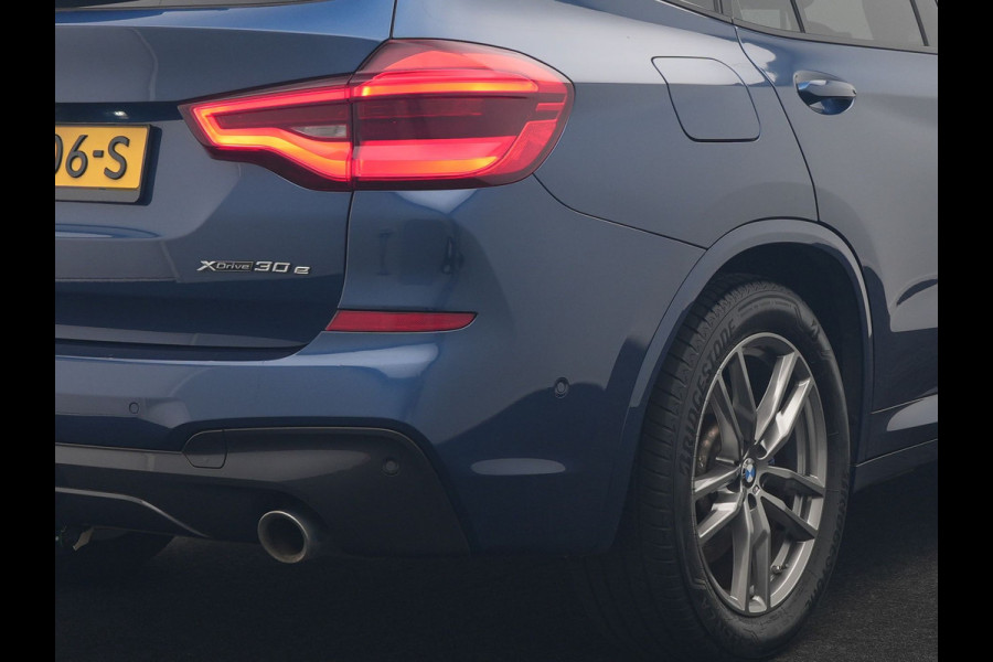 BMW X3 xDrive30e M Sport PHEV 293pk | Trekhaak Afn. | Panodak | Head Up | Camera | Lederen Sportstoelen Memory & Verwarmd | Adaptive LED | Sfeerverlichting | Blis | Keyless | Navigatie | 19"L.M | Plug In Hybrid |