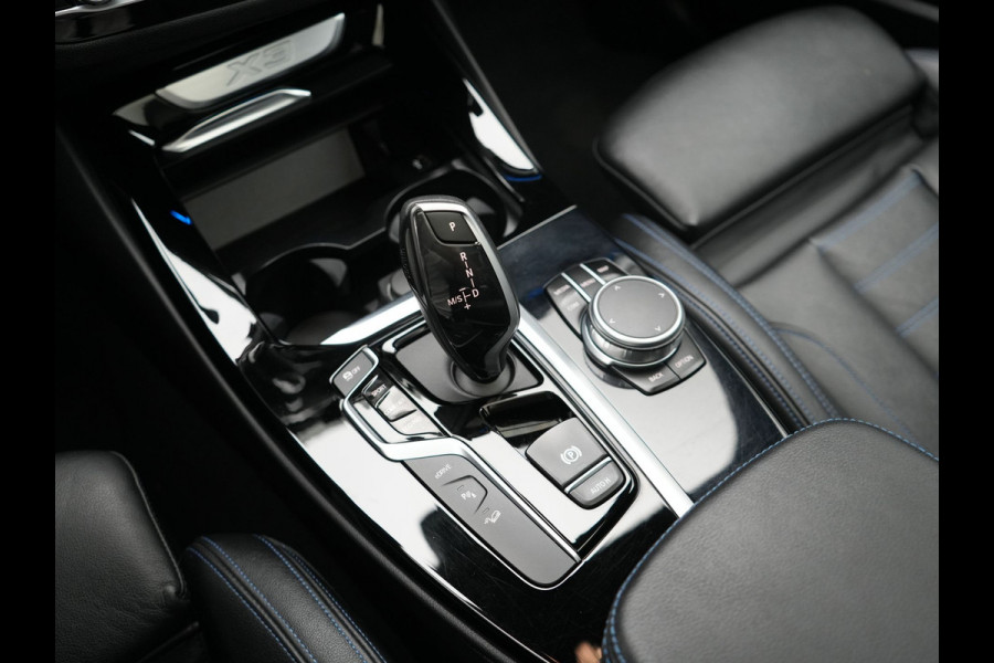 BMW X3 xDrive30e M Sport PHEV 293pk | Trekhaak Afn. | Panodak | Head Up | Camera | Lederen Sportstoelen Memory & Verwarmd | Adaptive LED | Sfeerverlichting | Blis | Keyless | Navigatie | 19"L.M | Plug In Hybrid |