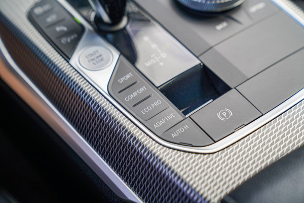 BMW 3-serie M340i xDrive High Executive Edition | Harman Kardon | HuD | Schuif/kanteldak | 360 cam | Adaptieve Cruise | 374 PK