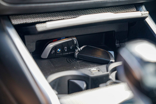 BMW 3-serie M340i xDrive High Executive Edition | Harman Kardon | HuD | Schuif/kanteldak | 360 cam | Adaptieve Cruise | 374 PK