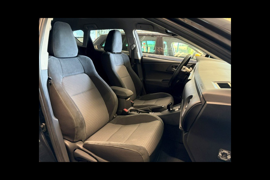 Toyota Auris 1.8 Hybrid Business Plus / 90dkm NAP / Navi / Cruise / Fietsenhaak / Climate Control