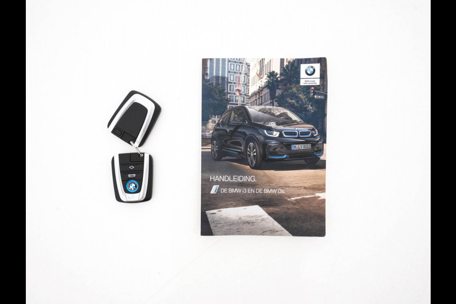 BMW i3 Basis 120Ah 42 kWh [3-Fase-11kW] {SoH-95%} *HEAT-PUMP | LEATHER-FABRIC | FULL-LED | HARMAN/KARDON | HEATED-COMFORTSEATS | DIGI-COCKPIT | NAVI-FULLMAP | PRIVACY-GLASS | DAB+ | ECC | PDC | CRUISE | 20''ALU*