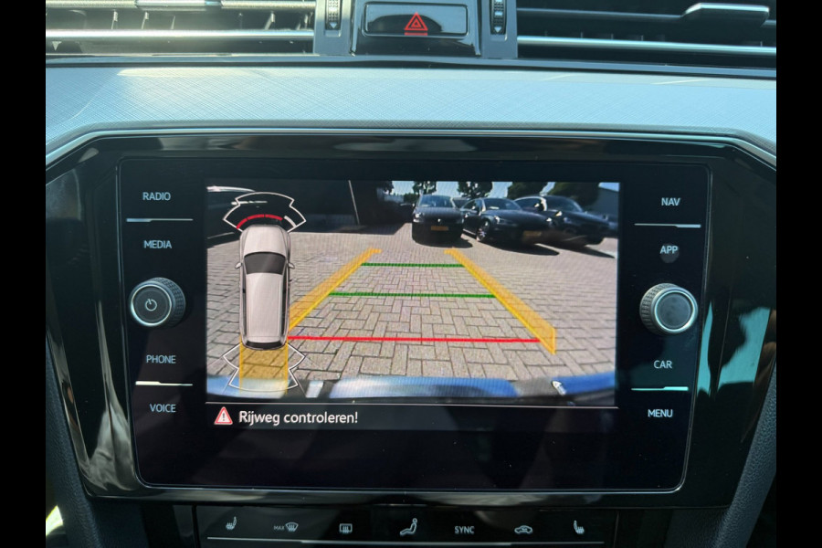 Volkswagen Passat Variant 1.4 TSI PHEV GTE * Trekhaak * AUTOMAAT * Parkeercamera * Head-up Display *