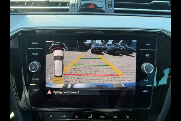 Volkswagen Passat Variant 1.4 TSI PHEV GTE * Trekhaak * AUTOMAAT * Parkeercamera * Head-up Display *