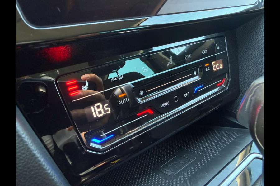 Volkswagen Passat Variant 1.4 TSI PHEV GTE * Trekhaak * AUTOMAAT * Parkeercamera * Head-up Display *