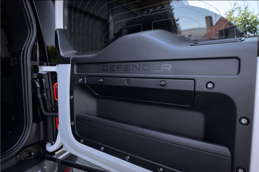 Land Rover Defender 3.0 D200 110 X-Dynamic SE - Luchtvering - Trekhaak