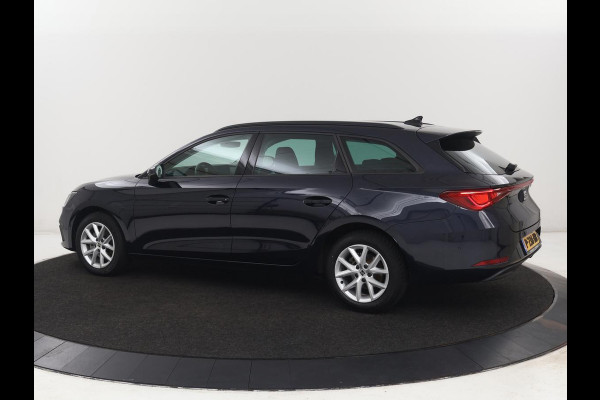 Seat Leon 1.0 eTSI Style Business Intense | Carplay | Camera | Adaptive cruise | Navigatie | DAB | Full LED | Park Assist | Climate control | Digital Cockpit | Bluetooth
