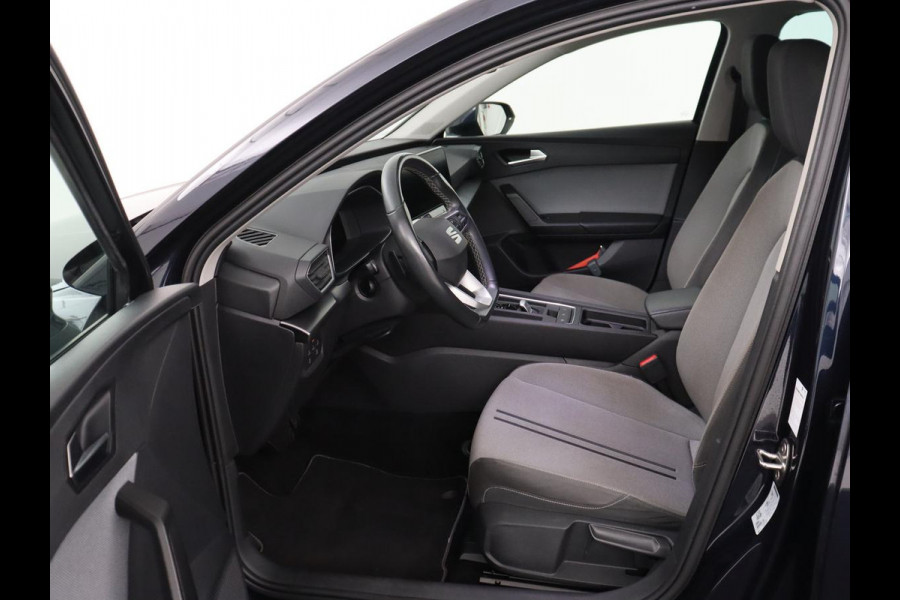 Seat Leon 1.0 eTSI Style Business Intense | Carplay | Camera | Adaptive cruise | Navigatie | DAB | Full LED | Park Assist | Climate control | Digital Cockpit | Bluetooth