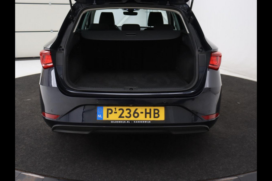 Seat Leon 1.0 eTSI Style Business Intense | Carplay | Camera | Adaptive cruise | Navigatie | DAB | Full LED | Park Assist | Climate control | Digital Cockpit | Bluetooth