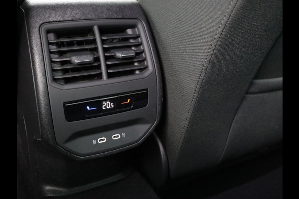 Seat Leon 1.0 eTSI Style Business Intense | Carplay | Camera | Adaptive cruise | Navigatie | DAB | Full LED | Park Assist | Climate control | Digital Cockpit | Bluetooth