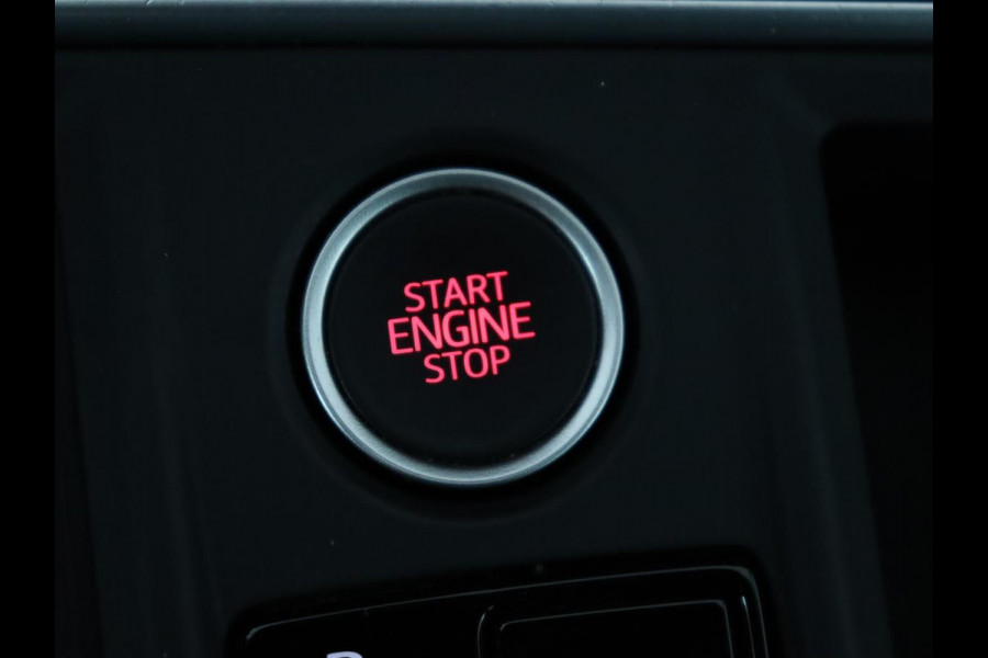 Seat Leon 1.0 eTSI Style Business Intense | Carplay | Camera | Adaptive cruise | Navigatie | DAB | Full LED | Park Assist | Climate control | Digital Cockpit | Bluetooth