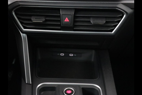 Seat Leon 1.0 eTSI Style Business Intense | Carplay | Camera | Adaptive cruise | Navigatie | DAB | Full LED | Park Assist | Climate control | Digital Cockpit | Bluetooth