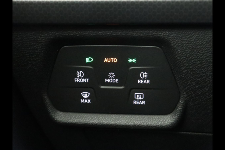 Seat Leon 1.0 eTSI Style Business Intense | Carplay | Camera | Adaptive cruise | Navigatie | DAB | Full LED | Park Assist | Climate control | Digital Cockpit | Bluetooth