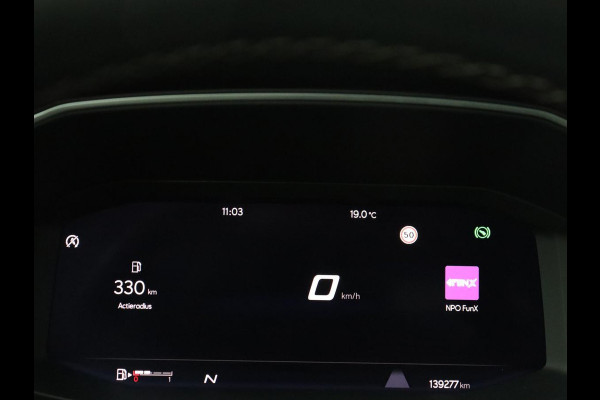 Seat Leon 1.0 eTSI Style Business Intense | Carplay | Camera | Adaptive cruise | Navigatie | DAB | Full LED | Park Assist | Climate control | Digital Cockpit | Bluetooth